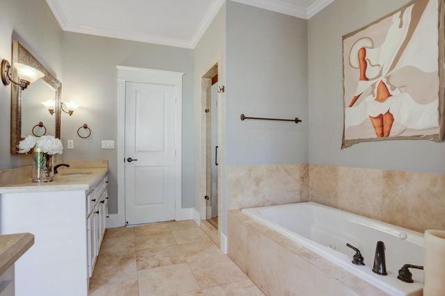 1030 W 16th Street, Houston, TX 77008