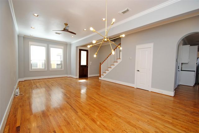 1030 W 16th Street, Houston, TX 77008