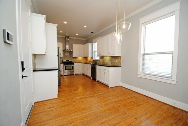 1030 W 16th Street, Houston, TX 77008