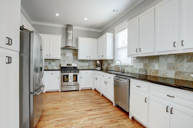 1030 W 16th Street, Houston, TX 77008