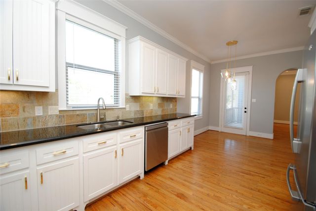 1030 W 16th Street, Houston, TX 77008