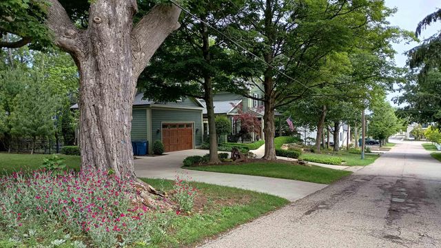 201 Heirloom Lane, Douglas, MI 49406