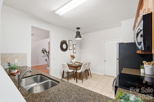 9247 Mcalwaine Preserve Avenue, Charlotte, NC 28277