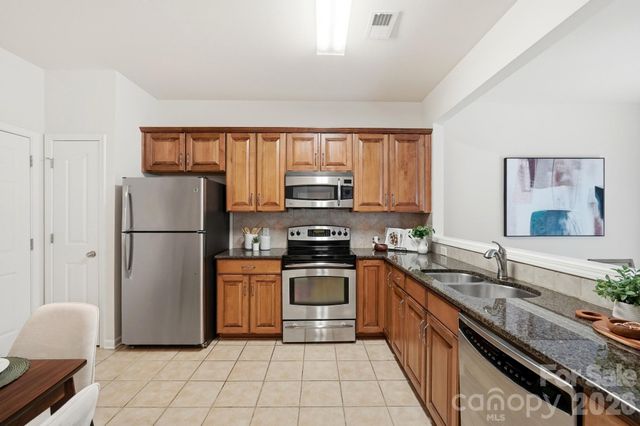 9247 Mcalwaine Preserve Avenue, Charlotte, NC 28277