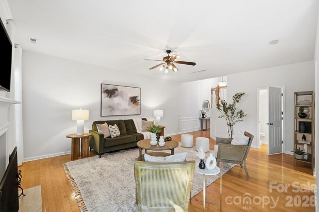 9247 Mcalwaine Preserve Avenue, Charlotte, NC 28277