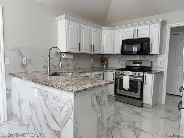 21523 Mackenzie Drive, Macomb, MI 48044