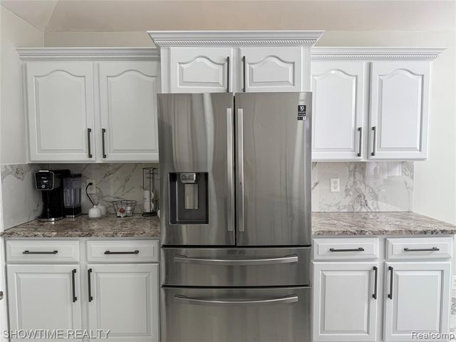 21523 Mackenzie Drive, Macomb, MI 48044