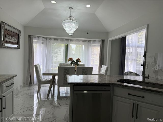 21523 Mackenzie Drive, Macomb, MI 48044