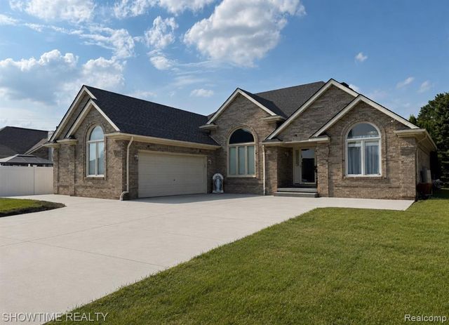21523 Mackenzie Drive, Macomb, MI 48044