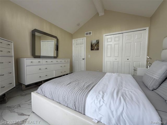 21523 Mackenzie Drive, Macomb, MI 48044
