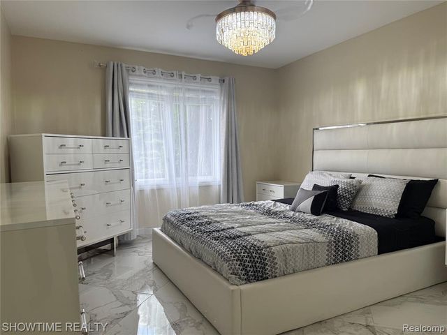 21523 Mackenzie Drive, Macomb, MI 48044