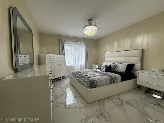 21523 Mackenzie Drive, Macomb, MI 48044