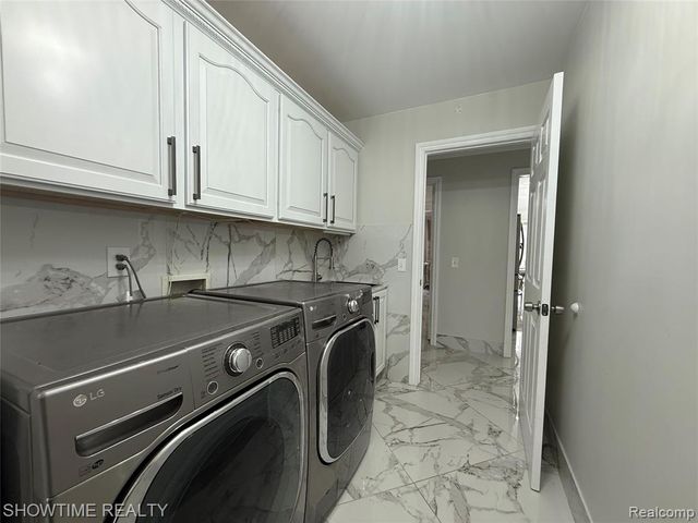 21523 Mackenzie Drive, Macomb, MI 48044