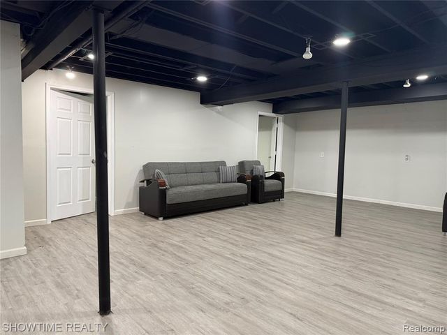 21523 Mackenzie Drive, Macomb, MI 48044