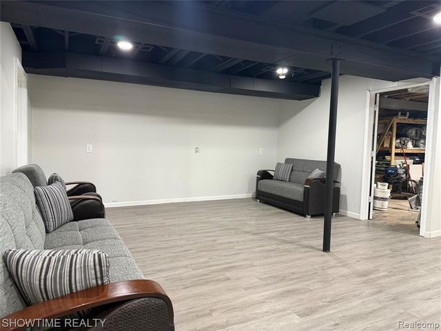 21523 Mackenzie Drive, Macomb, MI 48044