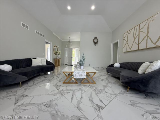 21523 Mackenzie Drive, Macomb, MI 48044