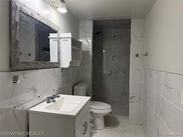 21523 Mackenzie Drive, Macomb, MI 48044