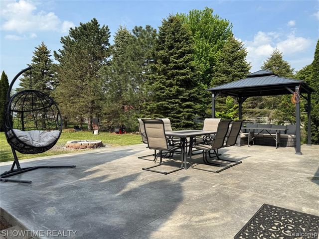 21523 Mackenzie Drive, Macomb, MI 48044