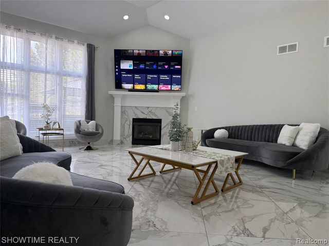 21523 Mackenzie Drive, Macomb, MI 48044