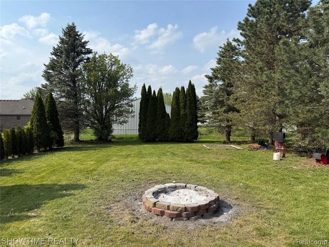 21523 Mackenzie Drive, Macomb, MI 48044