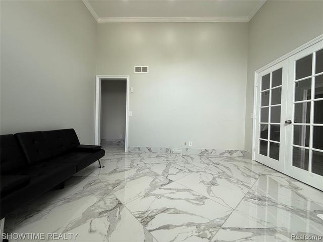 21523 Mackenzie Drive, Macomb, MI 48044