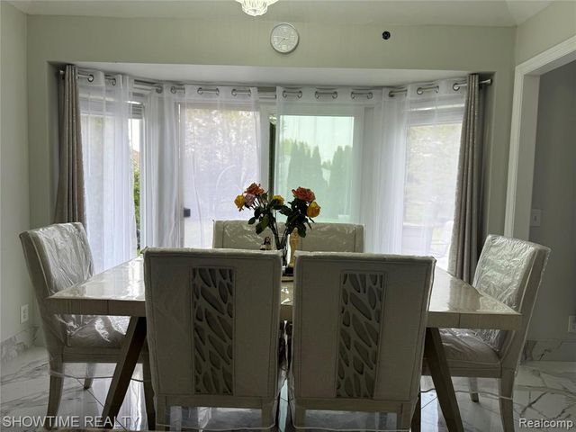 21523 Mackenzie Drive, Macomb, MI 48044