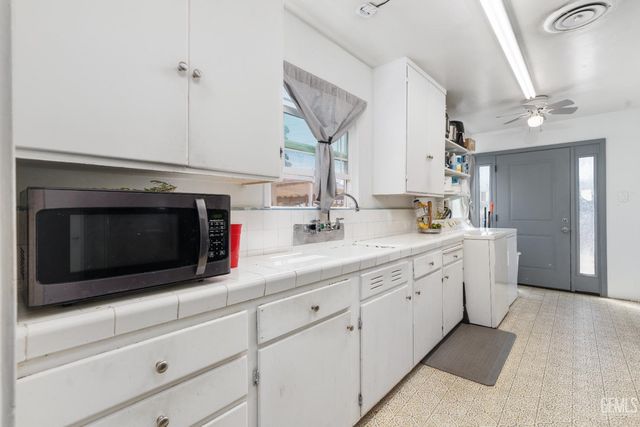 2615 Truxtun Avenue, Bakersfield, CA 93301