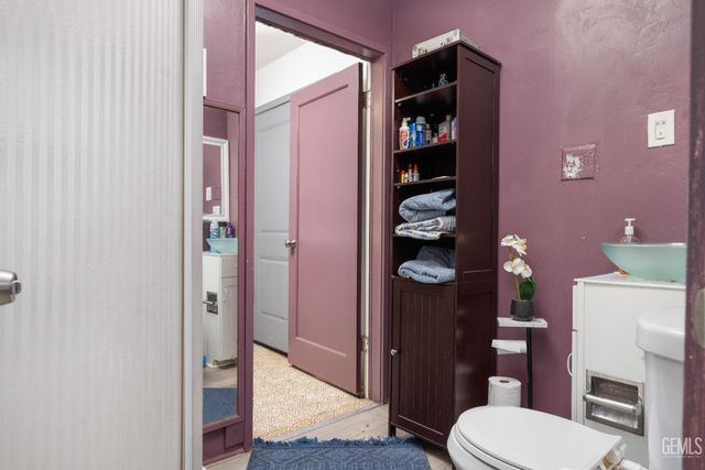 2615 Truxtun Avenue, Bakersfield, CA 93301