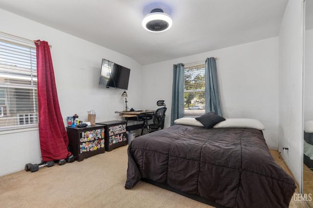 2615 Truxtun Avenue, Bakersfield, CA 93301