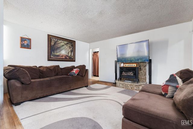 2615 Truxtun Avenue, Bakersfield, CA 93301