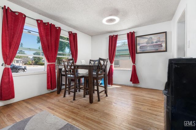 2615 Truxtun Avenue, Bakersfield, CA 93301