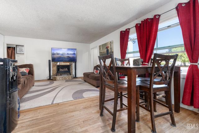 2615 Truxtun Avenue, Bakersfield, CA 93301