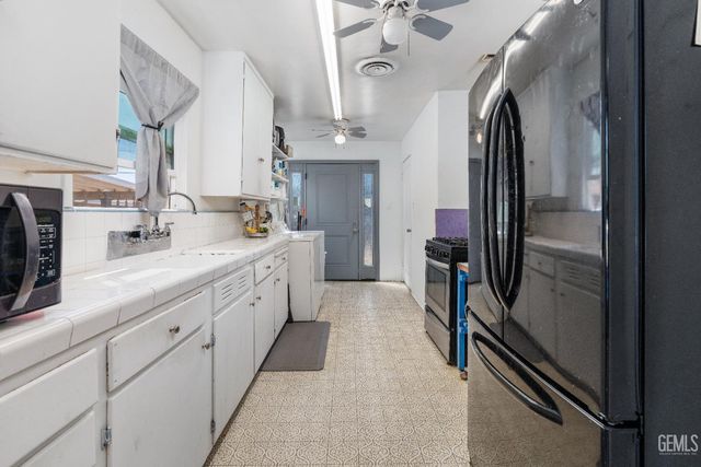 2615 Truxtun Avenue, Bakersfield, CA 93301