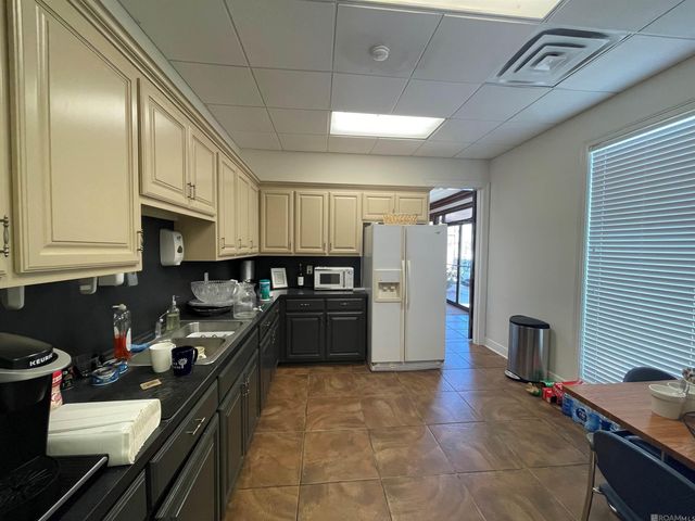 660 Lobdell, Baton Rouge, LA 70806