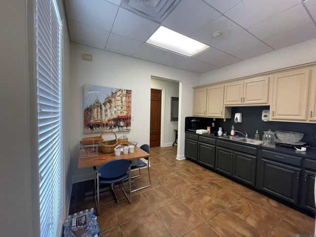 660 Lobdell, Baton Rouge, LA 70806