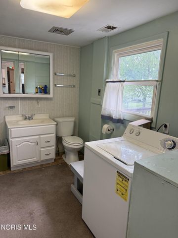 55 Roland Court, Rossford, OH 43460