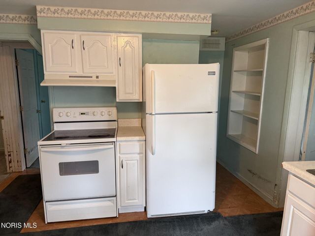 55 Roland Court, Rossford, OH 43460