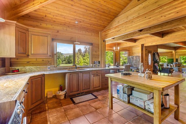 4896 Highway 66, Ashland, OR 97520