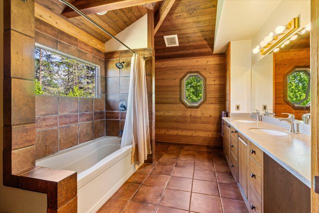 4896 Highway 66, Ashland, OR 97520