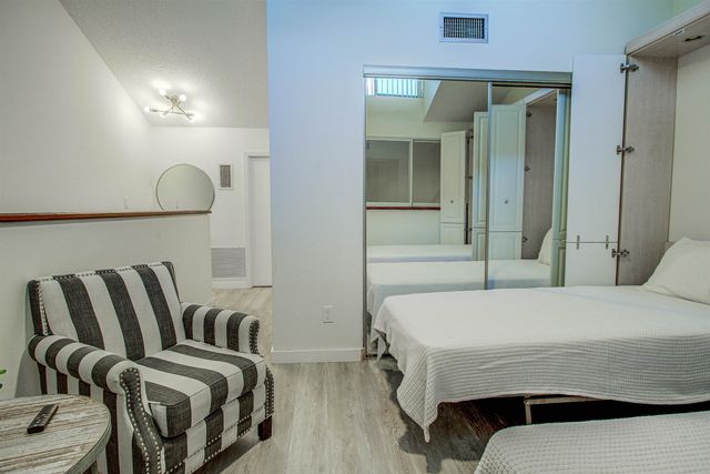 25 Village Del Lago Cir, St Augustine, FL 32080