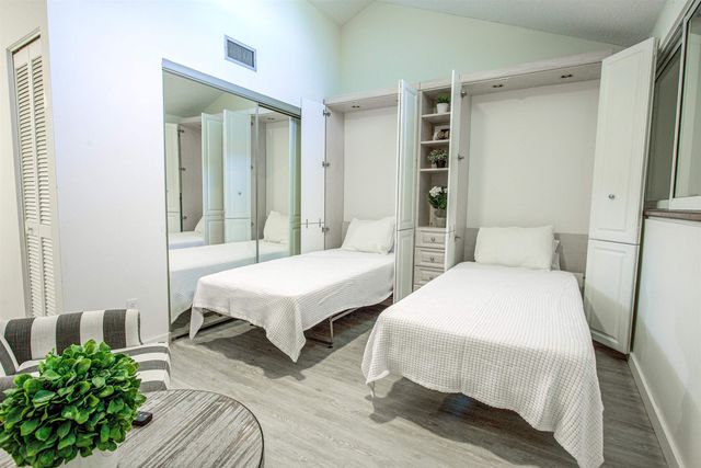 25 Village Del Lago Cir, St Augustine, FL 32080