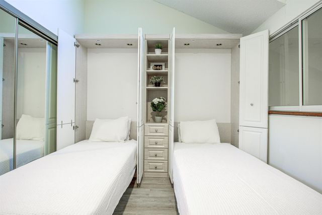 25 Village Del Lago Cir, St Augustine, FL 32080