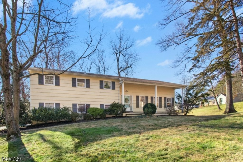 355 Ackerman Ave, Mountainside Boro, NJ 07092