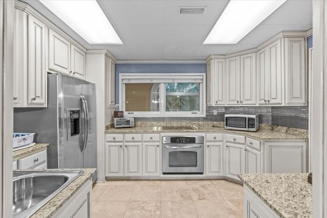 200 Asphodel Drive, Dothan, AL 36303