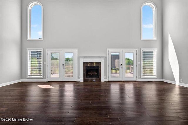 451 Todd Dr, Simpsonville, KY 40067