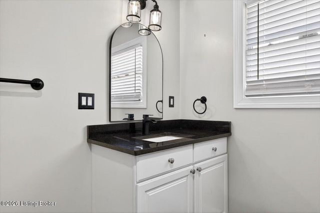 451 Todd Dr, Simpsonville, KY 40067