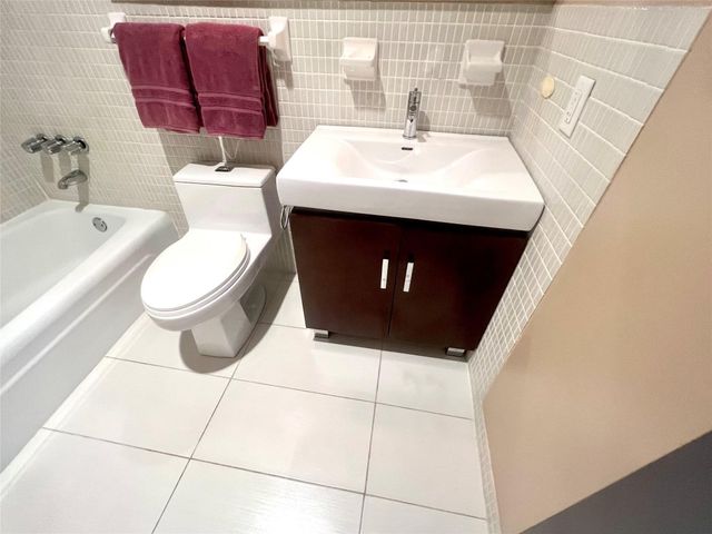 2211 NE 67th Street 1128, Fort Lauderdale, FL 33308