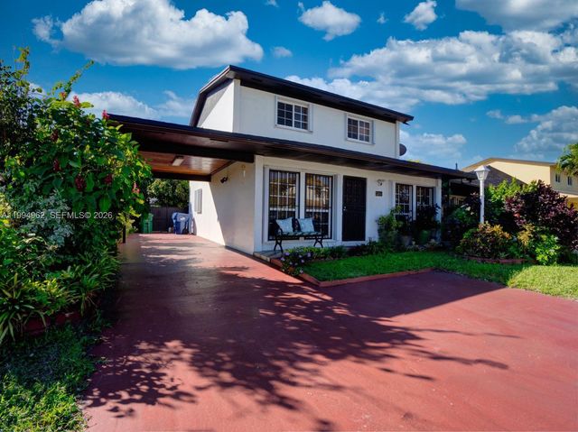 5284 NW 193rd Ln, Miami Gardens, FL 33055