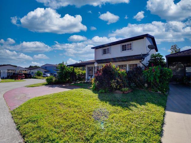 5284 NW 193rd Ln, Miami Gardens, FL 33055