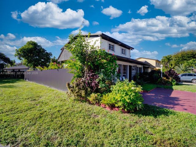 5284 NW 193rd Ln, Miami Gardens, FL 33055